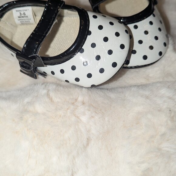 Infant girl shoes ( 2 for 1) - Picture 7 of 7